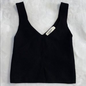 Black cropped tank